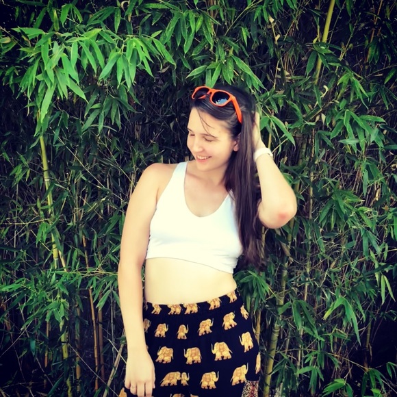 Profile Picture of Rachel Andorfer (@randorf) on Poshmark