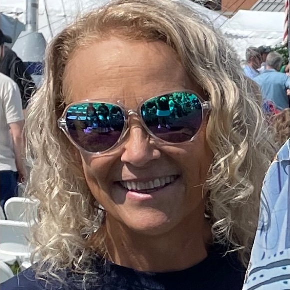 Profile Picture of Sue Kotowski (@sueathenas) on Poshmark