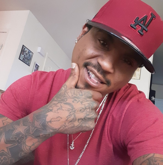 Profile Picture of James Davis (@jamesdavis241) on Poshmark