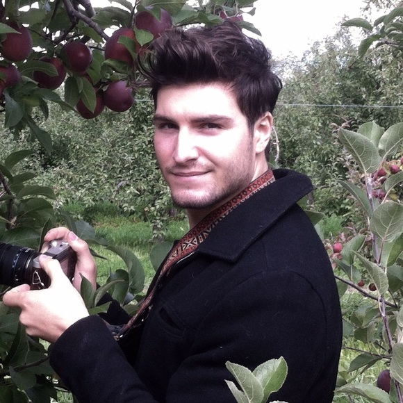 Profile Picture of Chris Wiacek (@mrchriswiacek) on Poshmark