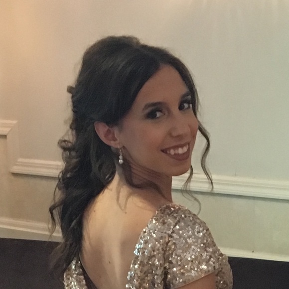 Profile Picture of Diane Jamgochian (@dianejam) on Poshmark