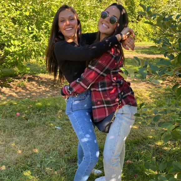 Profile Picture of Kerri Weber (@kerweb) on Poshmark