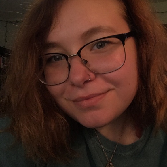 Profile Picture of Abby Wiggett (@abbxrs) on Poshmark