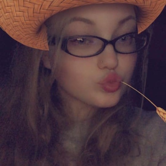 Profile Picture of Autumn Carson (@autumncarson105) on Poshmark