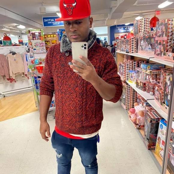 Profile Picture of Richard Abreu (@richard_abreu) on Poshmark