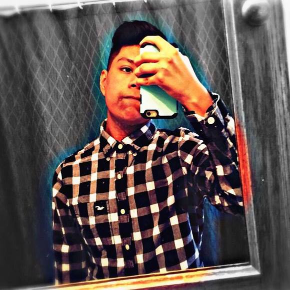 Profile Picture of Jonathan Pastrana (@jonapastrana343) on Poshmark