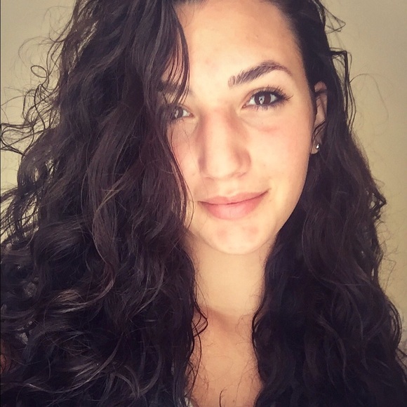 Profile Picture of Lexie Leiendecker (@lexiel504) on Poshmark