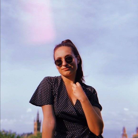 Profile Picture of !ambassador! 🇨🇦 michaela Eichinger (@michaelaeich) on Poshmark