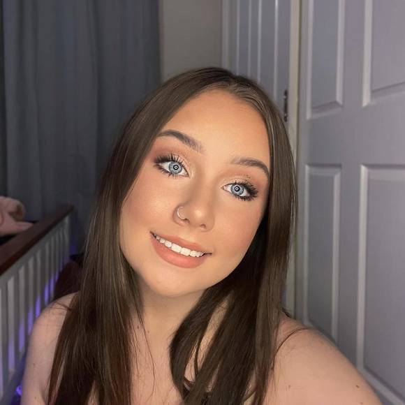 Profile Picture of Chloe Mcgrath (@cmcgrath221) on Poshmark