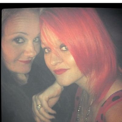 Profile Picture of Pamela Walsh (@nyarose) on Twitter