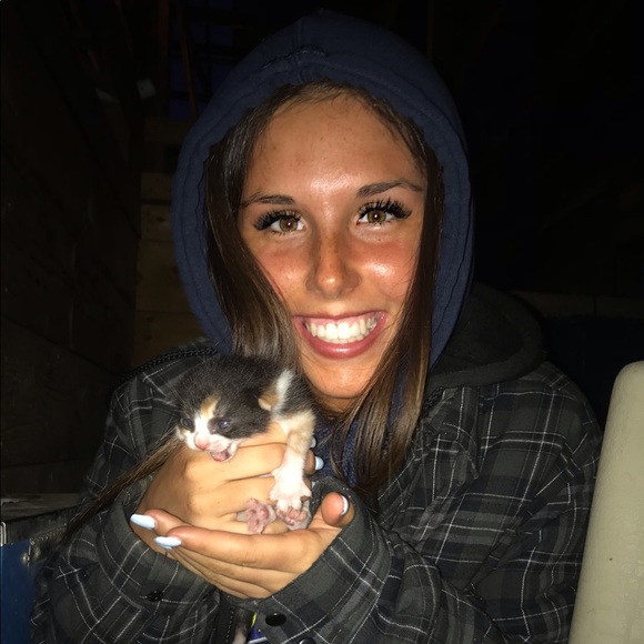 Profile Picture of Gina Rochon (@gir302) on Poshmark