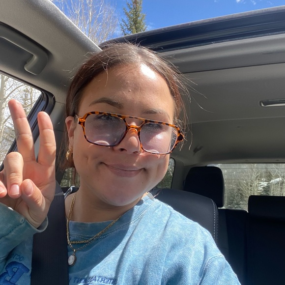 Profile Picture of Adrianna Chotos (@adrianna_chotos) on Poshmark