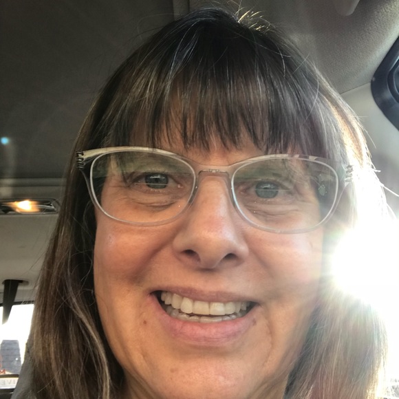 Profile Picture of Della Bretscher (@jdlhbretscher) on Poshmark