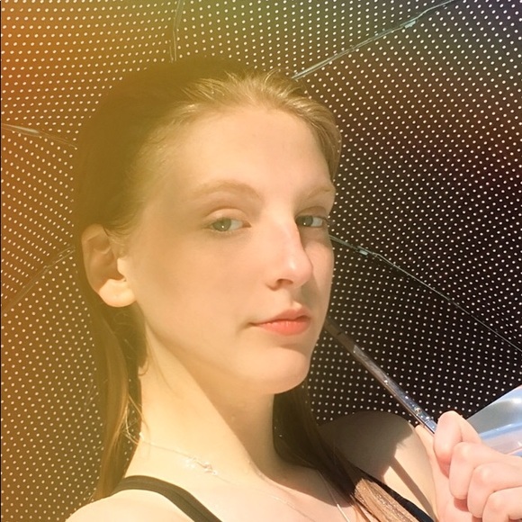 Profile Picture of Sarah Boeckman (@sarahb13y) on Poshmark