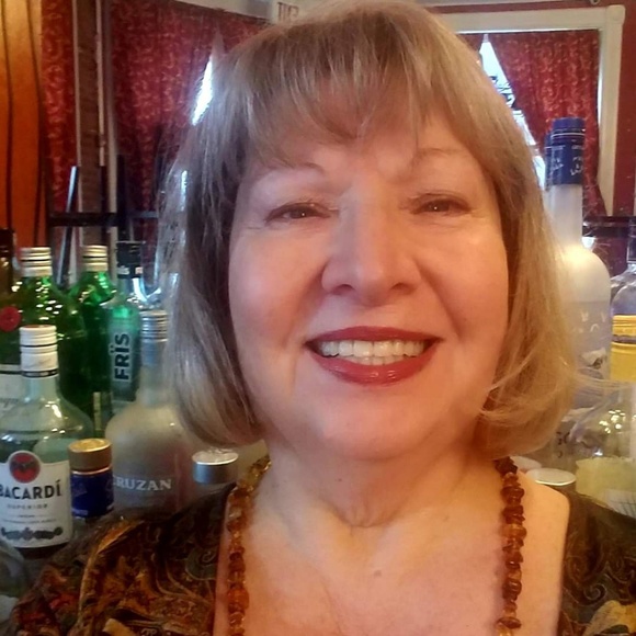 Profile Picture of Debbie Soltysiak (@debbieks1951) on Poshmark