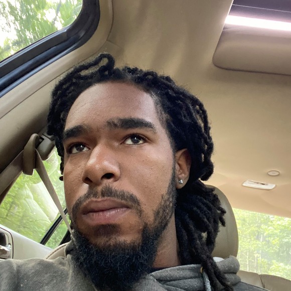 Profile Picture of Mcg Glizzy (@mcgglizzy) on Poshmark