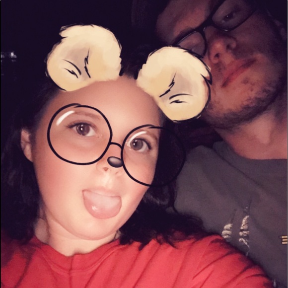 Profile Picture of Taylor Odom (@taylorodom_) on Poshmark