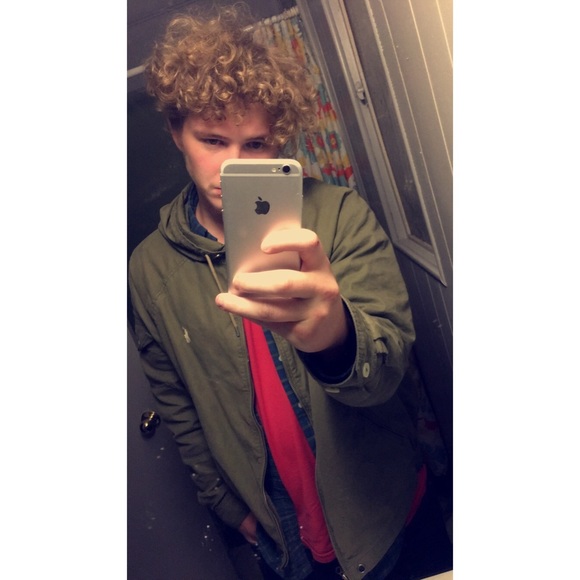 Profile Picture of Steven Keller (@stevenmk) on Poshmark