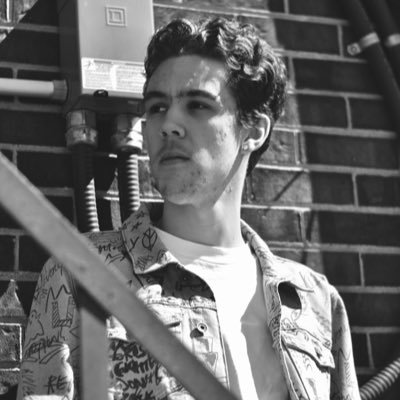 Profile Picture of Aaron Vandenheuvel (@Avandenheuvel32) on Twitter