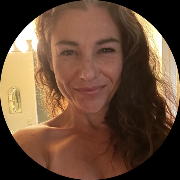 Profile Picture of Sharon Roach (@snroach26) on Poshmark