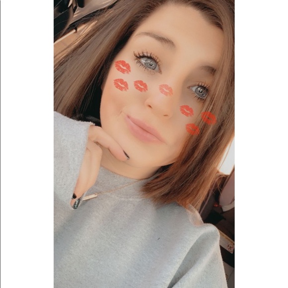 Profile Picture of Steph Botteri (@stephb101) on Poshmark