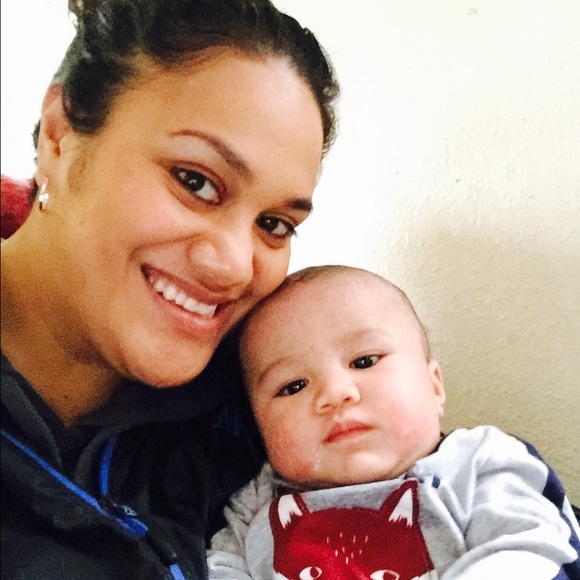 Profile Picture of Crystal Taulealea (@craselea) on Poshmark