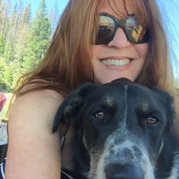 Profile Picture of Cathy Schwoerer (@cathyschwoerer_) on Poshmark