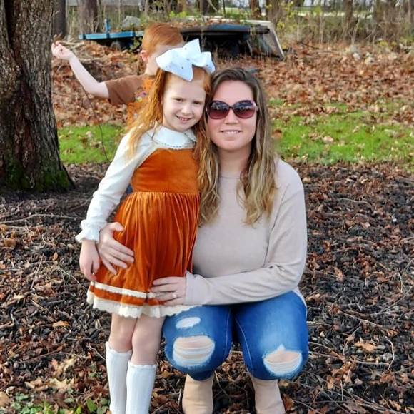 Profile Picture of Jenna Bosworth (@jenjen9505) on Poshmark