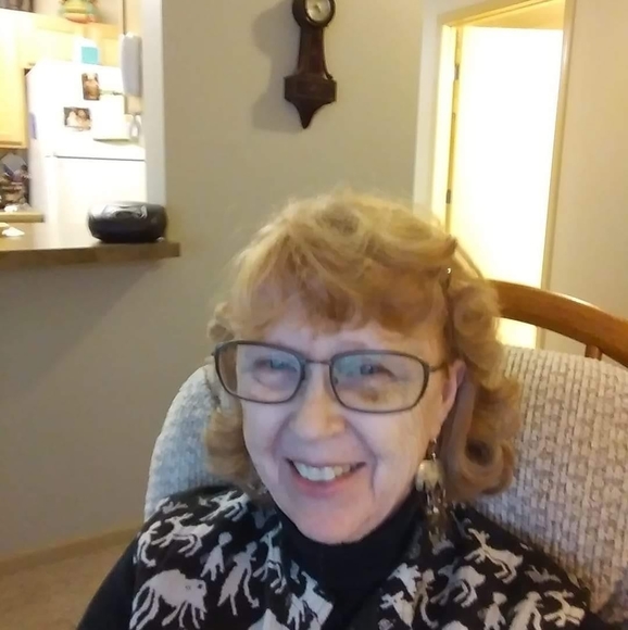 Profile Picture of Suzanne Tremelling (@stremelling) on Poshmark