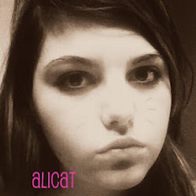 Profile Picture of Alex Weidman (@GlitterSaurious) on Twitter