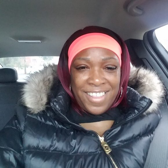 Profile Picture of Paula Berry (@paulaberry8) on Poshmark