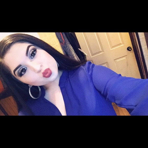 Profile Picture of Adriana Maciel (@adriana_maciel) on Poshmark