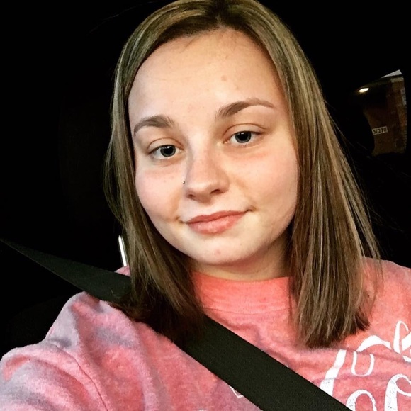 Profile Picture of Samantha Westergaard (@swestergaard) on Poshmark