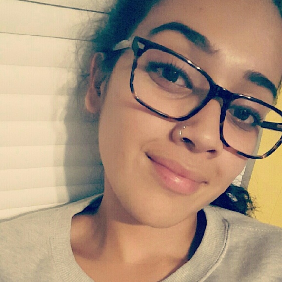 Profile Picture of Julia Sotelo (@morenitx) on Poshmark