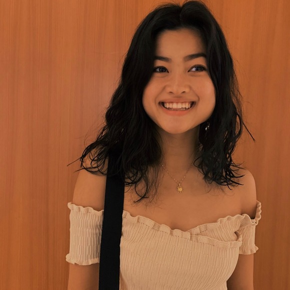 Profile Picture of Michelle Yiu (@michelleyiu) on Poshmark