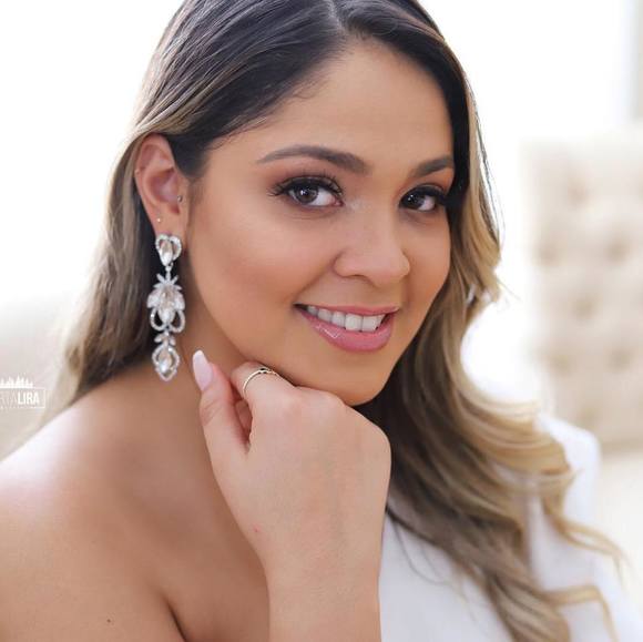 Profile Picture of Bianca Martins (@biamartins) on Poshmark