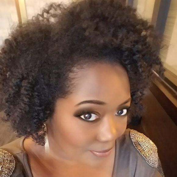 Profile Picture of Heather Foster (@divahsplace) on Poshmark