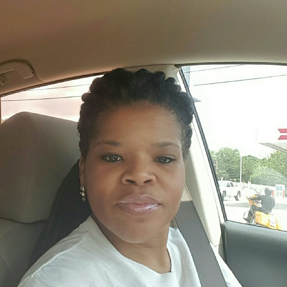 Profile Picture of Diane Daniels (@tat_too12) on Poshmark