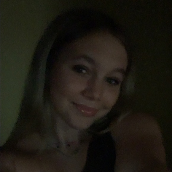 Profile Picture of Emily Derienzo (@emilyderienzo) on Poshmark