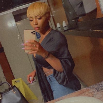 Profile Picture of Tamara✨ (@RobertWayneBee) on Twitter
