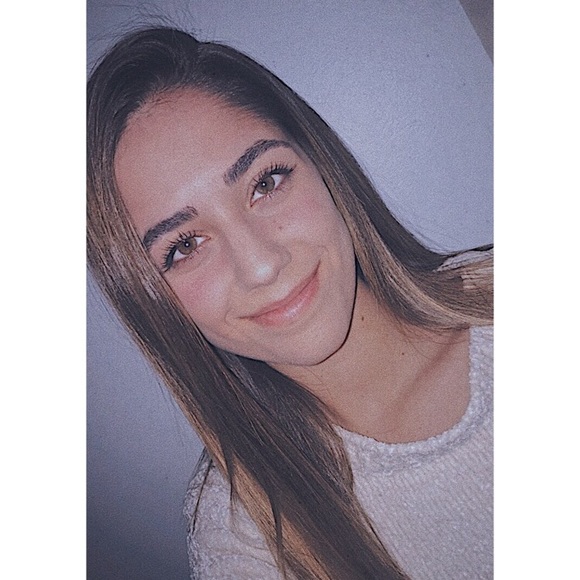 Profile Picture of Maija Rembold (@maijarembold) on Poshmark