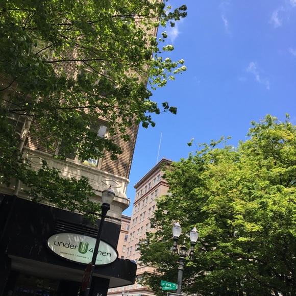 Profile Picture of Amy Lauderbaugh (@lacroix_queen) on Poshmark