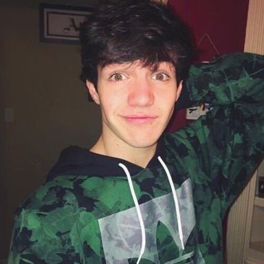 Profile Picture of Aaron Is My Sunshine (@beliebersf5sos) on Twitter