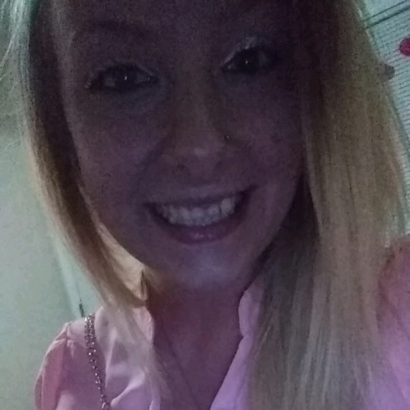 Profile Picture of Maire Eaken (@meaken44) on Poshmark