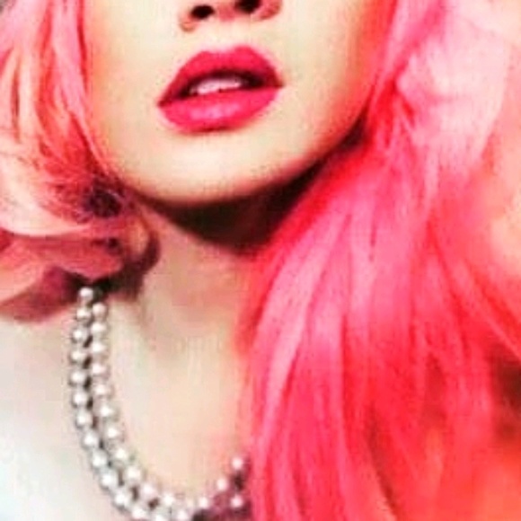 Profile Picture of Nikki Pulce (@shopgirlshopbae) on Poshmark