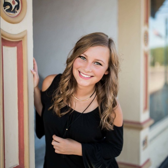 Profile Picture of Sonja Menold (@18sonmen) on Poshmark