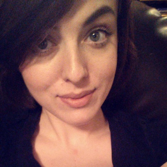 Profile Picture of Shalah Stinnett (@shalahjo) on Poshmark