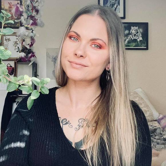 Profile Picture of Shelly Janecke (@sjanecke) on Poshmark