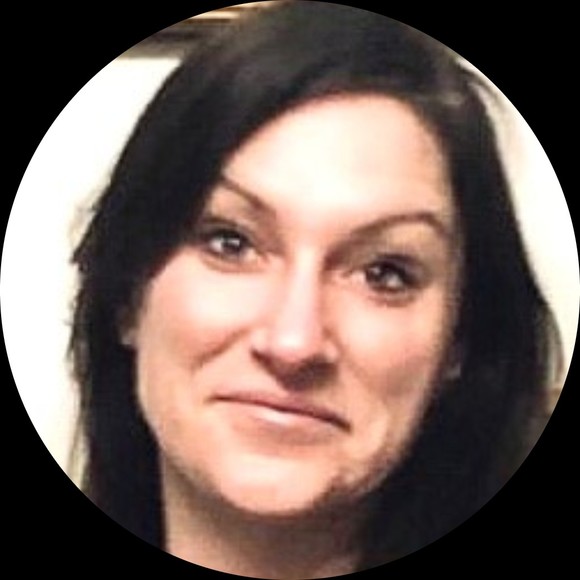 Profile Picture of Jenn Schindelar (@jennschindelar) on Poshmark