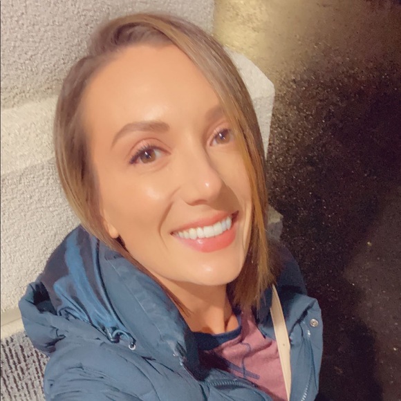 Profile Picture of Ashley Sommer (@ashley_sommer) on Poshmark